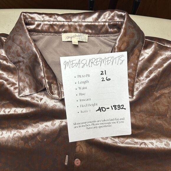 Mystree Velvet Leopard Button Up Top Womens L Boho Neutral Shiny Stretchy Office - Picture 2 of 10